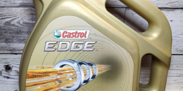 Масло моторное 5w30: достоинства и правила замены