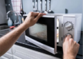Как часто нужно менять микроволновую печь и почему