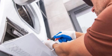 Почему стиральная машина оставляет пятна: причины и решения