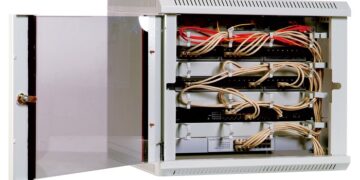 Промышленная фурнитура для телекоммуникационных шкафов: советы по выбору и оптимизации