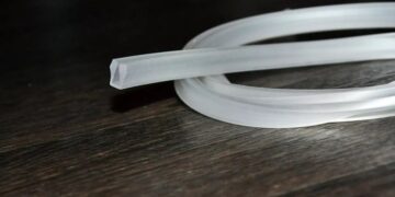 Уплотнители для дверей металлических шкафов: выбор материала и типа крепления