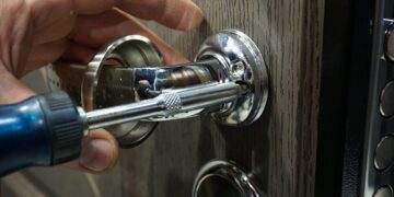 Аварийное вскрытие замков в Днепре: услуги компании Май Кей