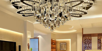 Как купить люстру в зал и не ошибиться: особенности выбора для больших помещений