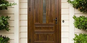 Вхідні двері: види, особливості, поради щодо вибору
