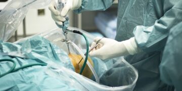 Артроскопія: суть процедури, переваги та особливості