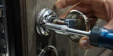 Як відкрити двері, що зачинилися: переваги звернення до фахівців