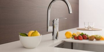 Выбор смесителя на кухню: основные требования и полезные советы