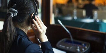 Особенности выбора синхронного переводчика